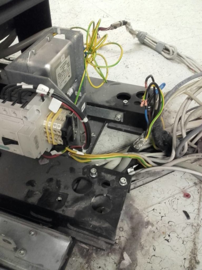 De-installation ceiling mounted X-Ray machine